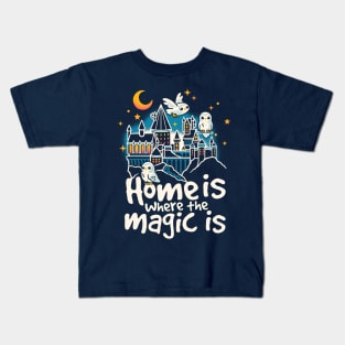 Home is where the magic is Kids T-Shirt